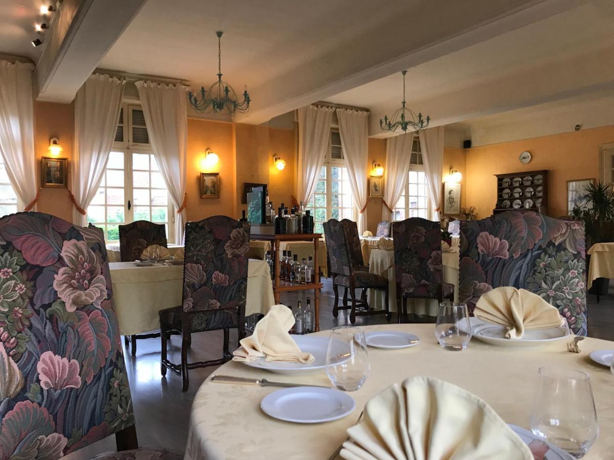 Logis Hotel & Restaurant - Auberge De La Foret Hazebrouck Exteriör bild